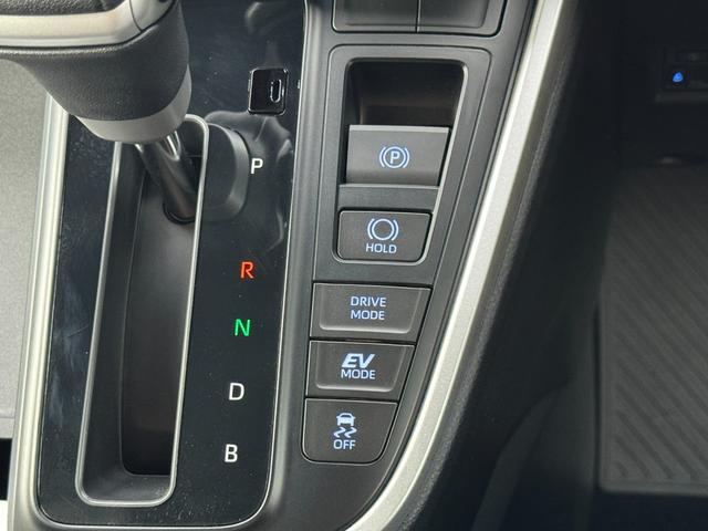 TOYOTA NOAH HYBRID S-Z