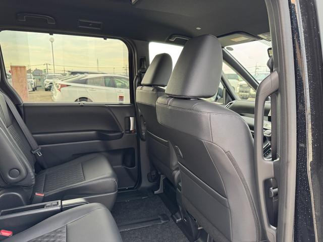 TOYOTA NOAH HYBRID S-Z