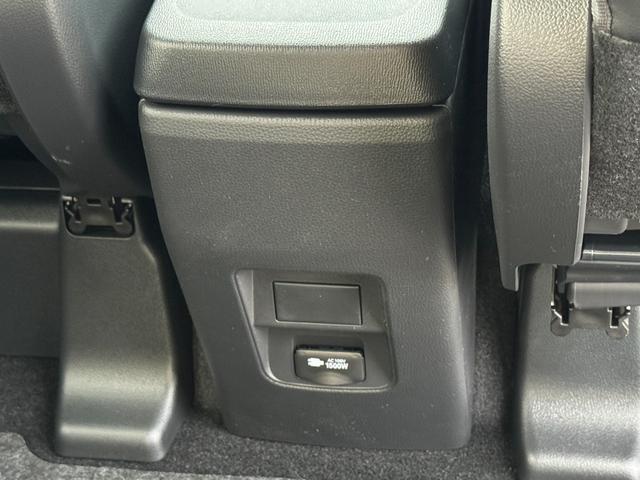 TOYOTA NOAH HYBRID S-Z