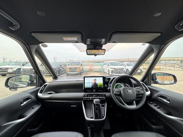 TOYOTA NOAH HYBRID S-Z