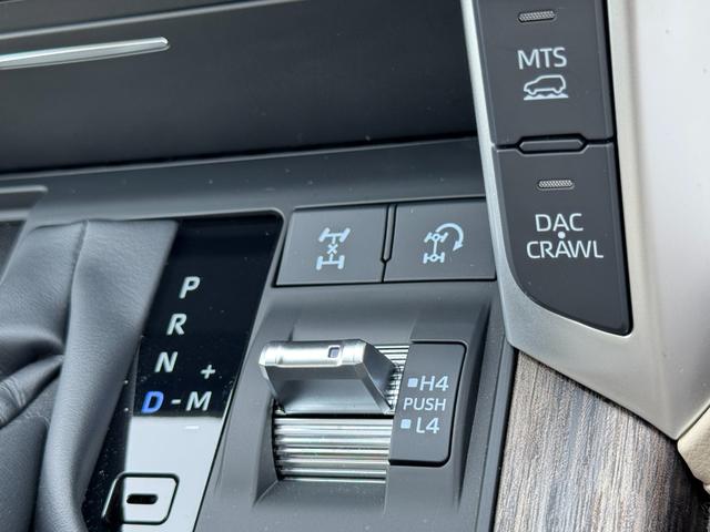 モデリスタエアロ　リヤエンター　クールＢＯＸ　デフロック　空気圧センサー　寒冷地　トノカバー　サンルーフ　１２．３型ＪＢＬナビ　パノラミックビューモニター　ルーフレール　ＥＴＣ２．０　パワーバックドア