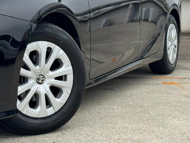 プリウス ＳセーフティプラスＩＩ　８インチディスプレイオーディオナビ　バックカメラ　ブラインドスポットモニター　スペアタイヤ　アクセサリーコンセント　トヨタセーフティーセンス　レーダークルーズコントロール　ＥＴＣ　１５アルミホイール（17枚目）