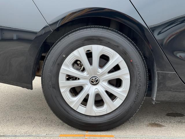 プリウス ＳセーフティプラスＩＩ　８インチディスプレイオーディオナビ　バックカメラ　ブラインドスポットモニター　スペアタイヤ　アクセサリーコンセント　トヨタセーフティーセンス　レーダークルーズコントロール　ＥＴＣ　１５アルミホイール（20枚目）