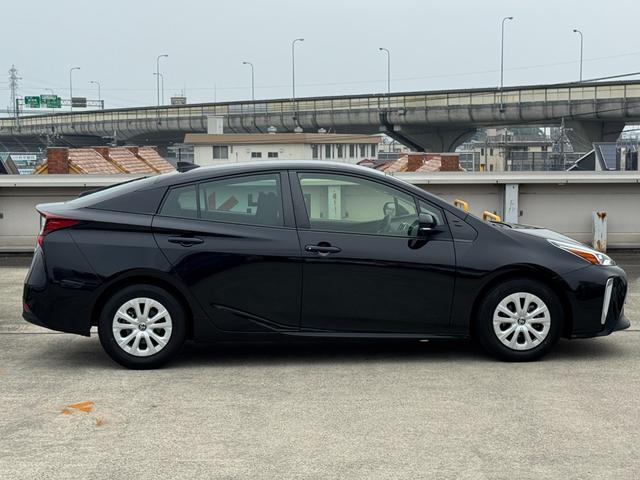 プリウス ＳセーフティプラスＩＩ　８インチディスプレイオーディオナビ　バックカメラ　ブラインドスポットモニター　スペアタイヤ　アクセサリーコンセント　トヨタセーフティーセンス　レーダークルーズコントロール　ＥＴＣ　１５アルミホイール（26枚目）