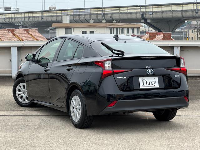 プリウス ＳセーフティプラスＩＩ　８インチディスプレイオーディオナビ　バックカメラ　ブラインドスポットモニター　スペアタイヤ　アクセサリーコンセント　トヨタセーフティーセンス　レーダークルーズコントロール　ＥＴＣ　１５アルミホイール（27枚目）