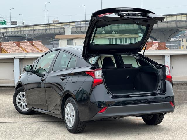 プリウス ＳセーフティプラスＩＩ　８インチディスプレイオーディオナビ　バックカメラ　ブラインドスポットモニター　スペアタイヤ　アクセサリーコンセント　トヨタセーフティーセンス　レーダークルーズコントロール　ＥＴＣ　１５アルミホイール（29枚目）