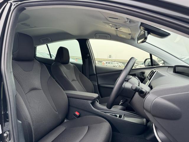 プリウス ＳセーフティプラスＩＩ　８インチディスプレイオーディオナビ　バックカメラ　ブラインドスポットモニター　スペアタイヤ　アクセサリーコンセント　トヨタセーフティーセンス　レーダークルーズコントロール　ＥＴＣ　１５アルミホイール（38枚目）