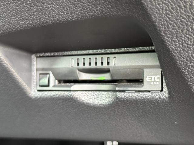 プリウス ＳセーフティプラスＩＩ　８インチディスプレイオーディオナビ　バックカメラ　ブラインドスポットモニター　スペアタイヤ　アクセサリーコンセント　トヨタセーフティーセンス　レーダークルーズコントロール　ＥＴＣ　１５アルミホイール（59枚目）