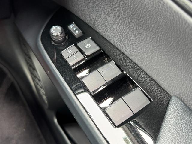 プリウス ＳセーフティプラスＩＩ　８インチディスプレイオーディオナビ　バックカメラ　ブラインドスポットモニター　スペアタイヤ　アクセサリーコンセント　トヨタセーフティーセンス　レーダークルーズコントロール　ＥＴＣ　１５アルミホイール（60枚目）