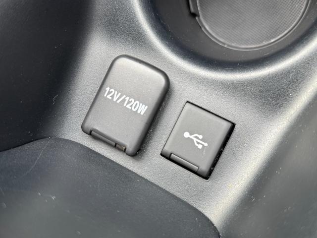 プリウス ＳセーフティプラスＩＩ　８インチディスプレイオーディオナビ　バックカメラ　ブラインドスポットモニター　スペアタイヤ　アクセサリーコンセント　トヨタセーフティーセンス　レーダークルーズコントロール　ＥＴＣ　１５アルミホイール（66枚目）