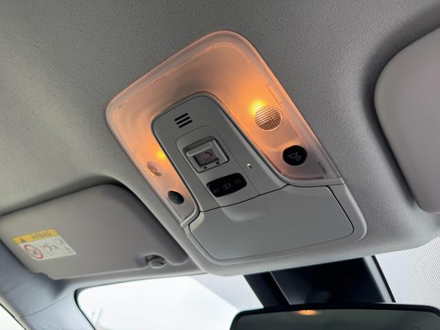 プリウス ＳセーフティプラスＩＩ　８インチディスプレイオーディオナビ　バックカメラ　ブラインドスポットモニター　スペアタイヤ　アクセサリーコンセント　トヨタセーフティーセンス　レーダークルーズコントロール　ＥＴＣ　１５アルミホイール（72枚目）