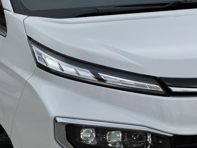 ヴォクシー ハイブリッドS-Z 10.5型DA フルセグTV 13.2型後席モニター パワーバックドア 前席、後席シートヒーター 三眼LEDヘッドライト CD,DVDデッキ AC100V電源 ETC2.0 純正17AW HDMI端子(12枚目)