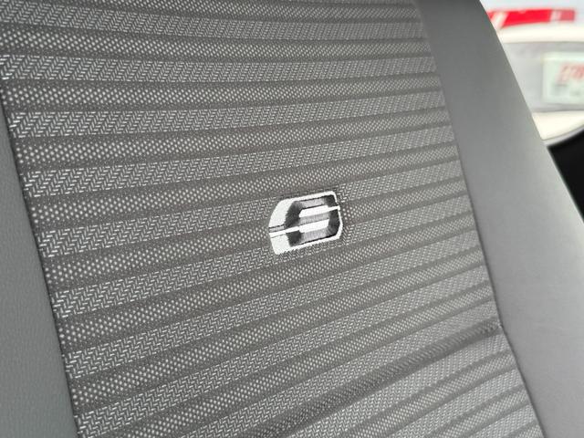 ハイエースバン ロングスーパーGL ダークプライムS パノラミックビューモニター デジタルインナーミラー トヨタセーフティーセンス 専用メッキエンブレム 両側デュアルパワースライドドア スカッフプレート 4本出しスポークステアリングホイール スマートキー(42枚目)