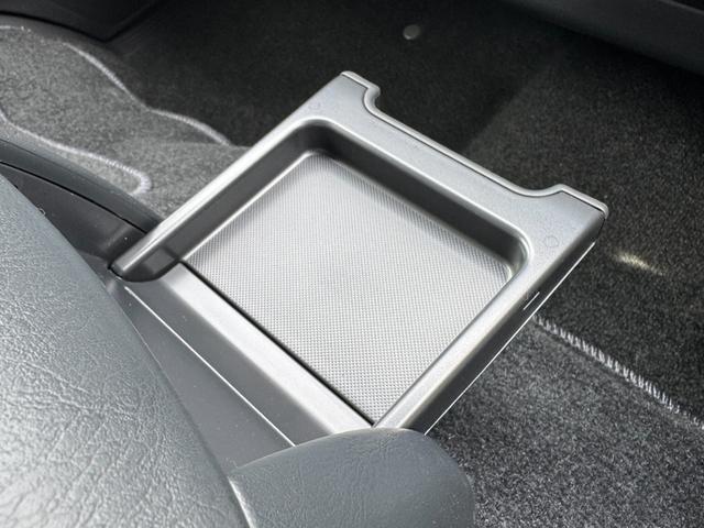 ハイエースバン ロングスーパーGL ダークプライムS パノラミックビューモニター デジタルインナーミラー トヨタセーフティーセンス 専用メッキエンブレム 両側デュアルパワースライドドア スカッフプレート 4本出しスポークステアリングホイール スマートキー(73枚目)