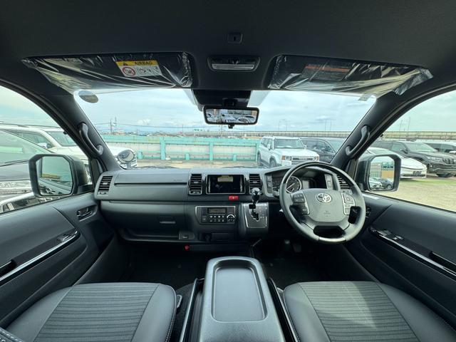 ハイエースバン ロングスーパーGL ダークプライムS パノラミックビューモニター デジタルインナーミラー トヨタセーフティーセンス 専用メッキエンブレム 両側デュアルパワースライドドア スカッフプレート 4本出しスポークステアリングホイール スマートキー(75枚目)