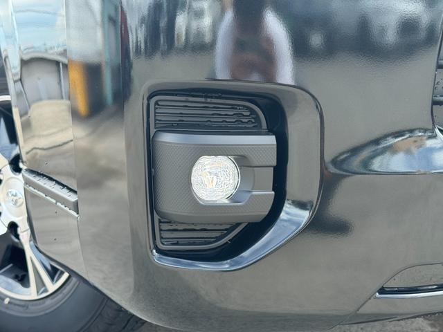 ハイエースバン スーパーGL ダークプライムII デジタルインナーミラー パノラミックビューモニター 両側パワースライド 純正15AW アクセサリーコンセント 衝突軽減ブレーキ フロントドアスカッフプレート スポークステアリング レーンキープアシスト(18枚目)