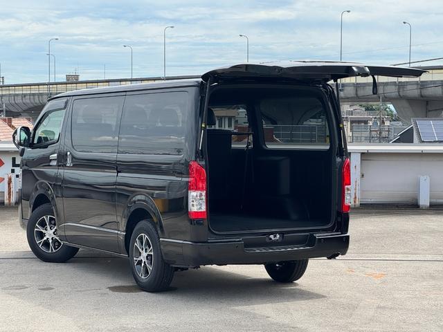 ハイエースバン スーパーGL ダークプライムII デジタルインナーミラー パノラミックビューモニター 両側パワースライド 純正15AW アクセサリーコンセント 衝突軽減ブレーキ フロントドアスカッフプレート スポークステアリング レーンキープアシスト(25枚目)