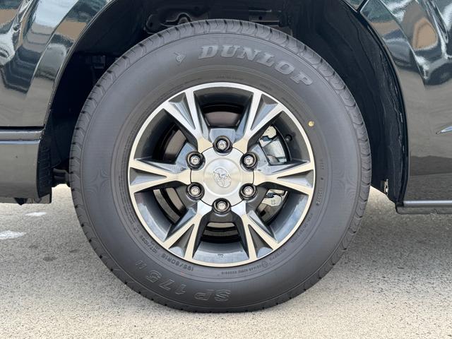 ハイエースバン スーパーGL ダークプライムII デジタルインナーミラー パノラミックビューモニター 両側パワースライド 純正15AW アクセサリーコンセント 衝突軽減ブレーキ フロントドアスカッフプレート スポークステアリング レーンキープアシスト(32枚目)