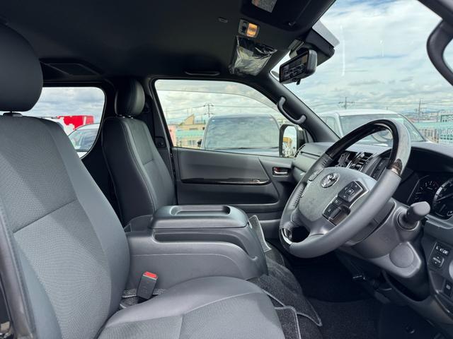 ハイエースバン スーパーGL ダークプライムII デジタルインナーミラー パノラミックビューモニター 両側パワースライド 純正15AW アクセサリーコンセント 衝突軽減ブレーキ フロントドアスカッフプレート スポークステアリング レーンキープアシスト(38枚目)