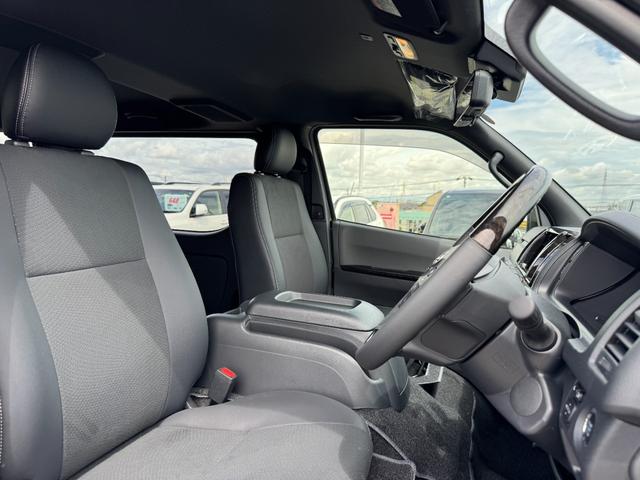 ハイエースバン スーパーGL ダークプライムII デジタルインナーミラー パノラミックビューモニター 両側パワースライド 純正15AW アクセサリーコンセント 衝突軽減ブレーキ フロントドアスカッフプレート スポークステアリング レーンキープアシスト(39枚目)