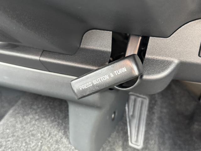 ハイエースバン スーパーGL ダークプライムII デジタルインナーミラー パノラミックビューモニター 両側パワースライド 純正15AW アクセサリーコンセント 衝突軽減ブレーキ フロントドアスカッフプレート スポークステアリング レーンキープアシスト(48枚目)