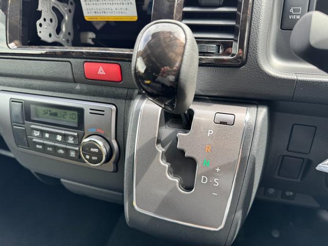 ハイエースバン スーパーGL ダークプライムII デジタルインナーミラー パノラミックビューモニター 両側パワースライド 純正15AW アクセサリーコンセント 衝突軽減ブレーキ フロントドアスカッフプレート スポークステアリング レーンキープアシスト(49枚目)