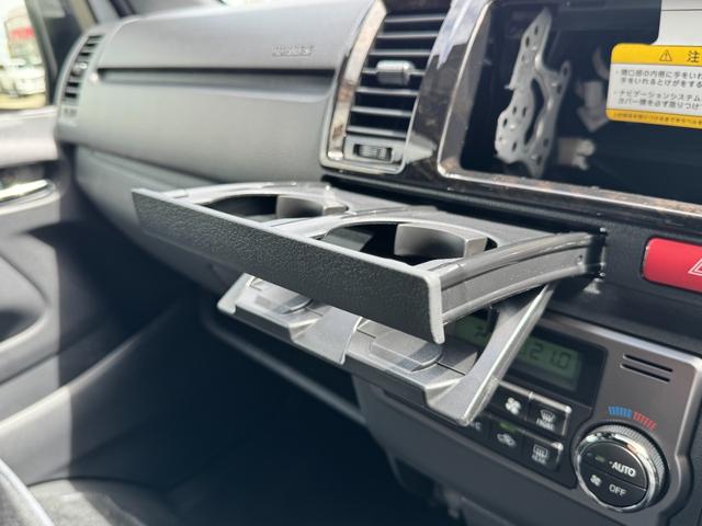 ハイエースバン スーパーGL ダークプライムII デジタルインナーミラー パノラミックビューモニター 両側パワースライド 純正15AW アクセサリーコンセント 衝突軽減ブレーキ フロントドアスカッフプレート スポークステアリング レーンキープアシスト(56枚目)