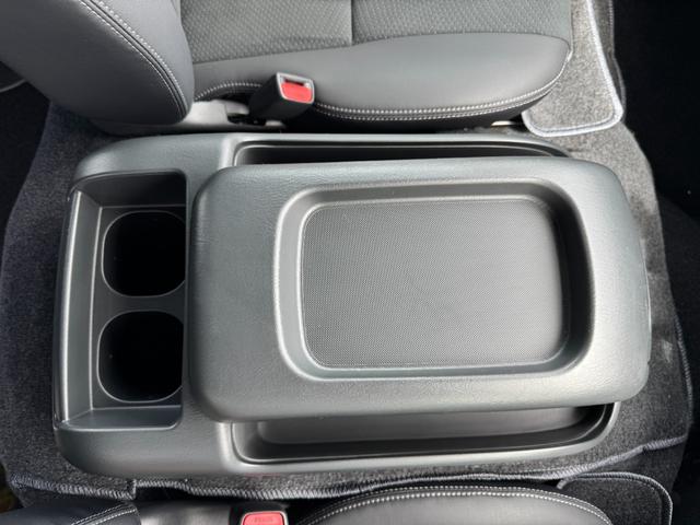 ハイエースバン スーパーGL ダークプライムII デジタルインナーミラー パノラミックビューモニター 両側パワースライド 純正15AW アクセサリーコンセント 衝突軽減ブレーキ フロントドアスカッフプレート スポークステアリング レーンキープアシスト(57枚目)