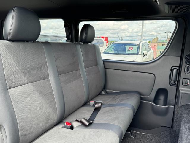 ハイエースバン スーパーGL ダークプライムII デジタルインナーミラー パノラミックビューモニター 両側パワースライド 純正15AW アクセサリーコンセント 衝突軽減ブレーキ フロントドアスカッフプレート スポークステアリング レーンキープアシスト(63枚目)