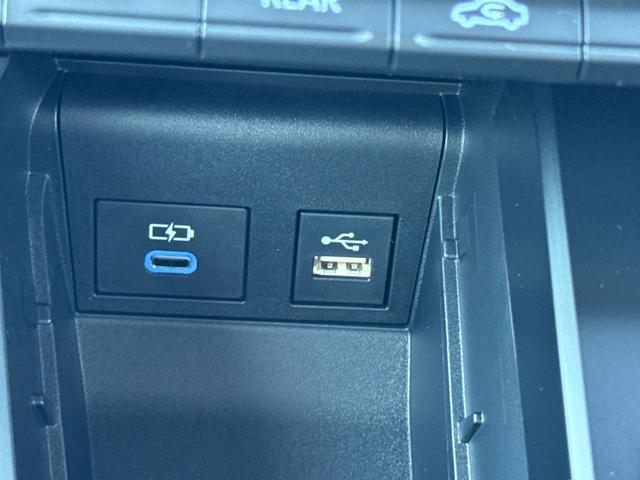 ヴォクシー ハイブリッドS-Z 10.5型DA フルセグ パノラミックビューモニター ユニバーサルステップ パワーバックドア 前席、後席シートヒーター CD,DVDデッキ 三眼LEDヘッド ETC2.0 トヨタチームメイト カイテキ(63枚目)