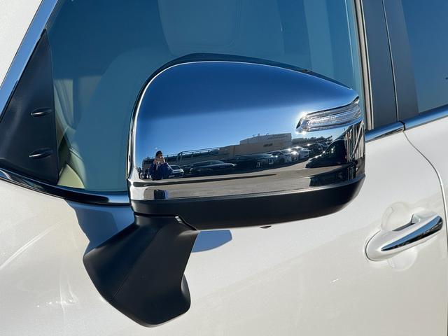 サイドミラーは、車の両側面に取り付けられた後写鏡バックミラーの一種で、運転席から後方の状況を確認するためのものです！！車体から少し離れた位置に取り付けられているため、車の安全な走行をサポートします！！