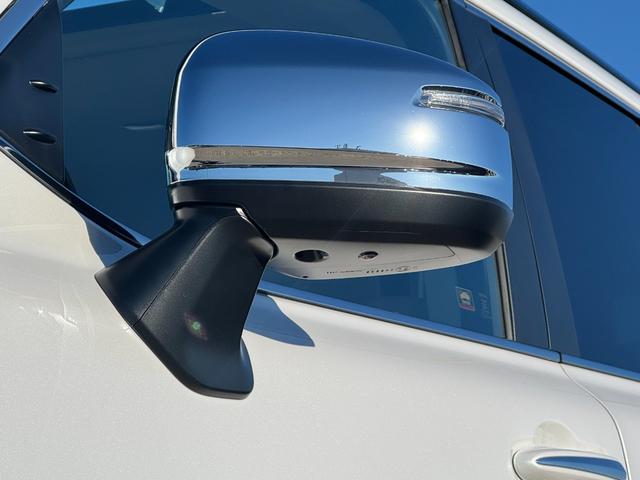 『パノラミックビューモニター』３６０度カメラも装着されております！車内のスイッチで切り替え可能です！リバース時には、自動でバックカメラと併用で映し出されますので、全周囲を確認しながら後退可能です！！！