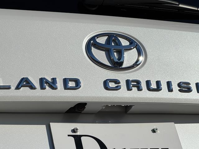 『パノラミックビューモニター』３６０度カメラも装着されております！車内のスイッチで切り替え可能です！リバース時には、自動でバックカメラと併用で映し出されますので、全周囲を確認しながら後退可能です！！！