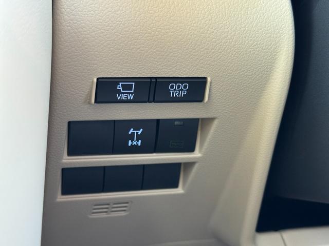 『パノラミックビューモニター』３６０度カメラも装着されております！車内のスイッチで切り替え可能です！リバース時には、自動でバックカメラと併用で映し出されますので、全周囲を確認しながら後退可能です！！！