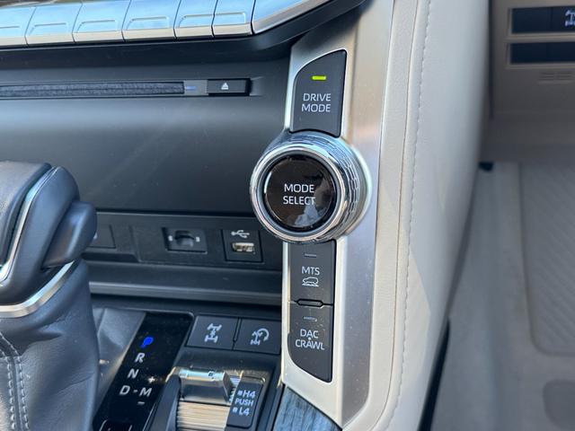 【ドライブモード切替】走行モードを切り替えることで走行性能、加速力等車の性能を変更することが可能です！もちろんお客様に合わせた走行モード・用途をお使いいただけます！是非お試しください！お待ちしています