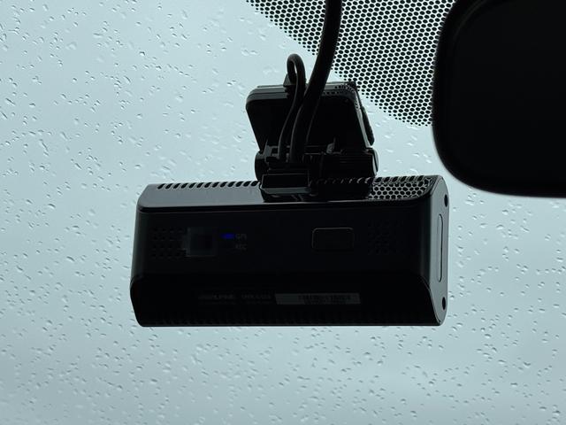 プリウス Ｓツーリングセレクション　モデリスタエアロ　ＡＬＰＩＮＥ９ナビ　フルセグＴＶ　バックカメラ　ドライブレコーダー　スペアタイヤ　前席シートヒーター　トヨタセーフティセンス　ＥＴＣ　レーダークルーズコントロール　純正１７インチＡＷ（10枚目）