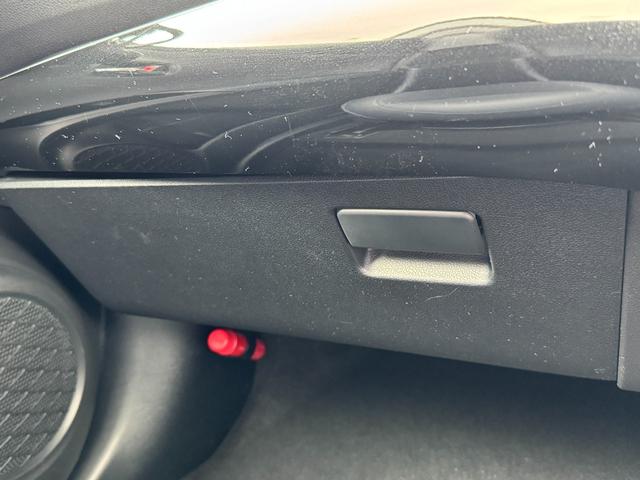 プリウス Ｓツーリングセレクション　モデリスタエアロ　ＡＬＰＩＮＥ９ナビ　フルセグＴＶ　バックカメラ　ドライブレコーダー　スペアタイヤ　前席シートヒーター　トヨタセーフティセンス　ＥＴＣ　レーダークルーズコントロール　純正１７インチＡＷ（63枚目）