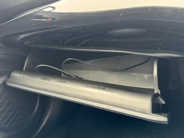 プリウス Ｓツーリングセレクション　モデリスタエアロ　ＡＬＰＩＮＥ９ナビ　フルセグＴＶ　バックカメラ　ドライブレコーダー　スペアタイヤ　前席シートヒーター　トヨタセーフティセンス　ＥＴＣ　レーダークルーズコントロール　純正１７インチＡＷ（64枚目）