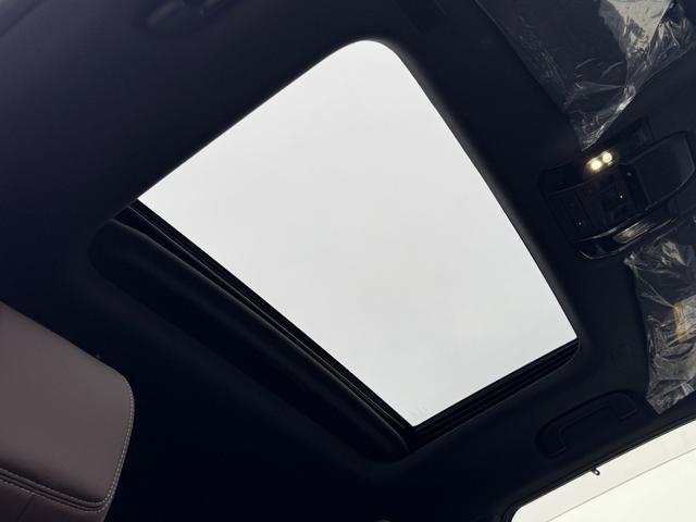 ランドクルーザー２５０ ＺＸファーストエディション　メーカーＪＢＬナビ　フルセグ　サンルーフ　トヨタチームメイト　丸目ＬＥＤヘッドランプ　デジタルインナーミラー　ブラックルーフレール　クルーズコントロール　パノラミックビューモニター　ブラインドスポット（4枚目）