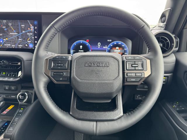 ランドクルーザー２５０ ＺＸファーストエディション　メーカーＪＢＬナビ　フルセグ　サンルーフ　トヨタチームメイト　丸目ＬＥＤヘッドランプ　デジタルインナーミラー　ブラックルーフレール　クルーズコントロール　パノラミックビューモニター　ブラインドスポット（53枚目）