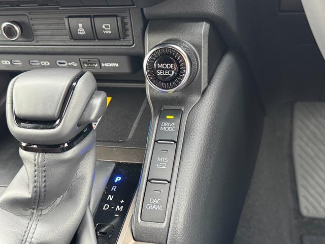 ランドクルーザー２５０ ＺＸファーストエディション　メーカーＪＢＬナビ　フルセグ　サンルーフ　トヨタチームメイト　丸目ＬＥＤヘッドランプ　デジタルインナーミラー　ブラックルーフレール　クルーズコントロール　パノラミックビューモニター　ブラインドスポット（65枚目）