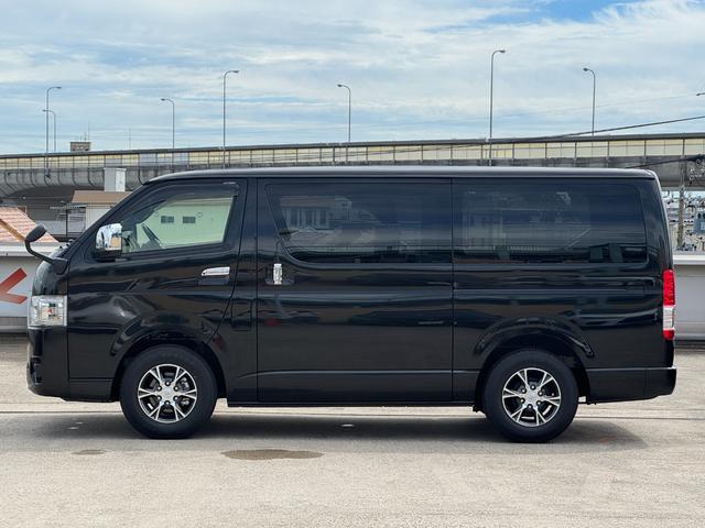 ハイエースバン スーパーGL ダークプライムII デジタルインナーミラー パノラミックビューモニター 両側パワースライド 純正15AW アクセサリーコンセント 衝突軽減ブレーキ フロントドアスカッフプレート スポークステアリング レーンキープアシスト(11枚目)