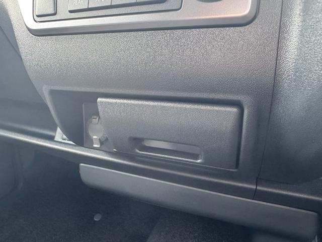 ハイエースバン スーパーGL ダークプライムII デジタルインナーミラー パノラミックビューモニター 両側パワースライド 純正15AW アクセサリーコンセント 衝突軽減ブレーキ フロントドアスカッフプレート スポークステアリング レーンキープアシスト(52枚目)