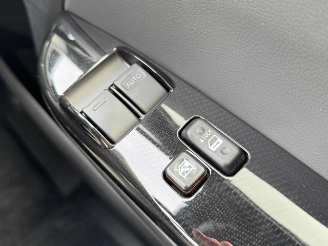 ハイエースバン ロングスーパーＧＬ　ダークプライムＳ　パノラミックビューモニター　デジタルインナーミラー　トヨタセーフティーセンス　専用メッキエンブレム　両側デュアルパワースライドドア　スカッフプレート　４本出しスポークステアリングホイール　スマートキー（45枚目）