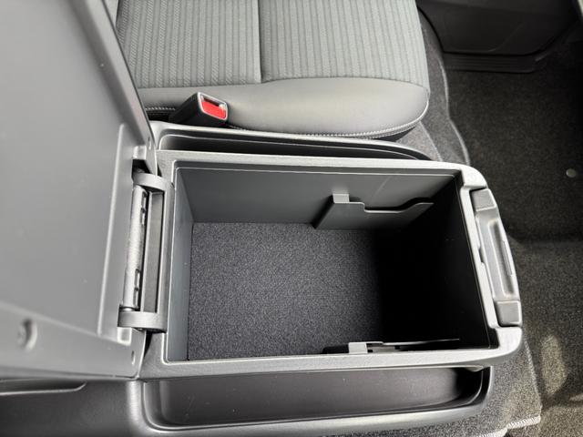 ハイエースバン ロングスーパーＧＬ　ダークプライムＳ　パノラミックビューモニター　デジタルインナーミラー　トヨタセーフティーセンス　専用メッキエンブレム　両側デュアルパワースライドドア　スカッフプレート　４本出しスポークステアリングホイール　スマートキー（59枚目）