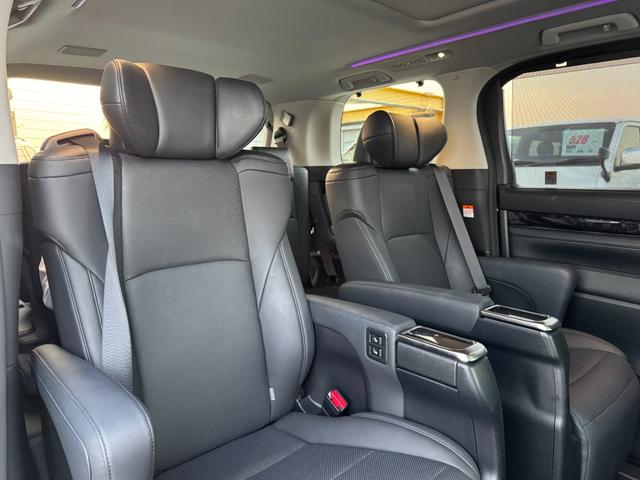 アルファード ２．５Ｓ　Ｃパッケージ　メーカーナビ　ルーフ　ＪＢＬプレミアサウンドシステム　デジタルインナーミラー　後席モニター　スペアタイヤ　ＥＴＣ　パノラミックビューモニター　ブラインドスポットモニター　レーダークルーズコントロール（67枚目）