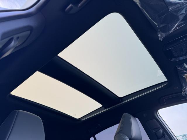 ハリアーハイブリッド Ｚ　レザーパッケージ・ナイトシェード　モデリスタフルエアロ　調光パノラマルーフ　パノラミックビューモニター　ブラインドスポットモニター　純正１２．３型ディスプレイナビ　フルセグＴＶ　寒冷地仕様　レーダークルーズコントロール　ＥＴＣ２．０（4枚目）