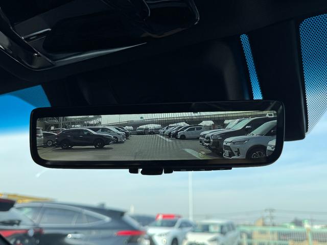 ハリアーハイブリッド Ｚ　レザーパッケージ・ナイトシェード　モデリスタフルエアロ　調光パノラマルーフ　パノラミックビューモニター　ブラインドスポットモニター　純正１２．３型ディスプレイナビ　フルセグＴＶ　寒冷地仕様　レーダークルーズコントロール　ＥＴＣ２．０（5枚目）