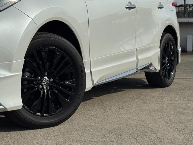 ハリアーハイブリッド Ｚ　レザーパッケージ・ナイトシェード　モデリスタフルエアロ　調光パノラマルーフ　パノラミックビューモニター　ブラインドスポットモニター　純正１２．３型ディスプレイナビ　フルセグＴＶ　寒冷地仕様　レーダークルーズコントロール　ＥＴＣ２．０（9枚目）