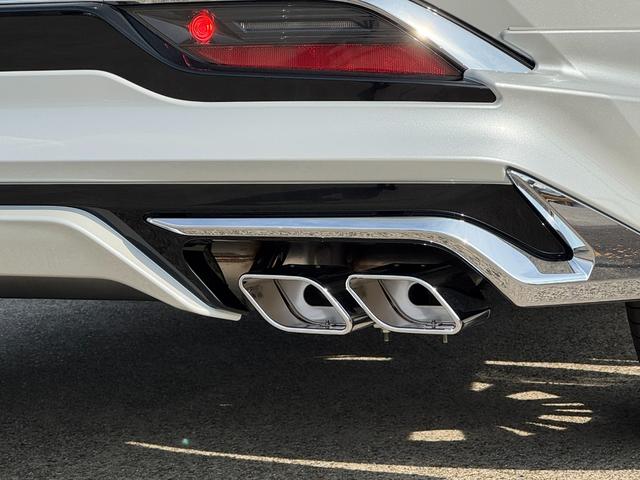 ハリアーハイブリッド Ｚ　レザーパッケージ・ナイトシェード　モデリスタフルエアロ　調光パノラマルーフ　パノラミックビューモニター　ブラインドスポットモニター　純正１２．３型ディスプレイナビ　フルセグＴＶ　寒冷地仕様　レーダークルーズコントロール　ＥＴＣ２．０（11枚目）